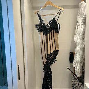 New with tags sexy bodycon dress size small Bella Barnett hi/lo with lace